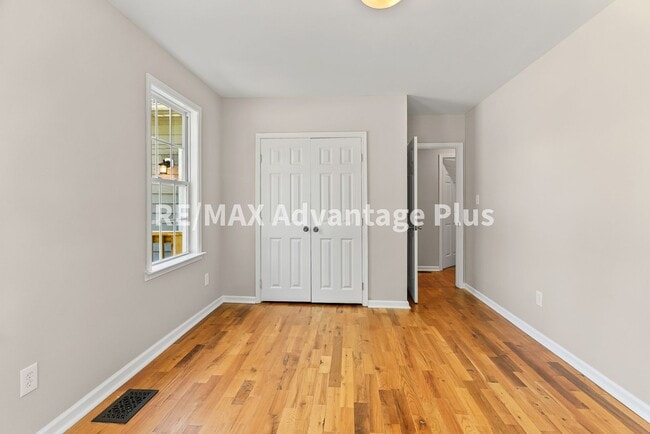 Building Photo - Picturesque 3-Bedroom Home with Cathedral ...