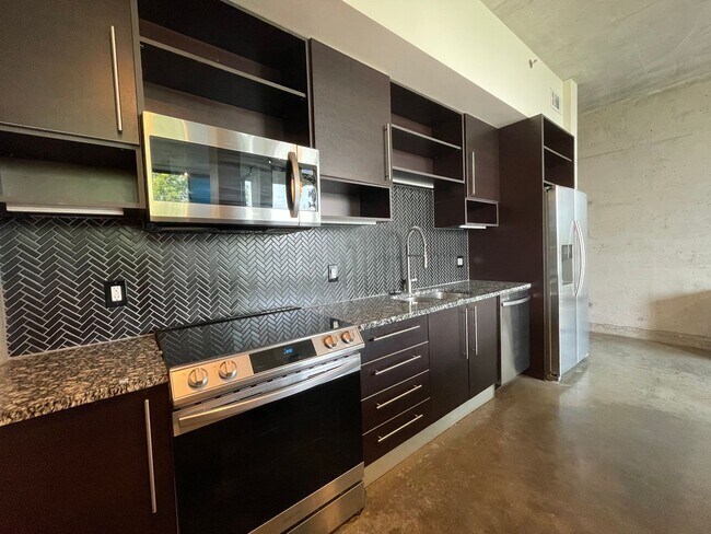 Primary Photo - Awesome 1BR Loft Style Condo Overlooking M...