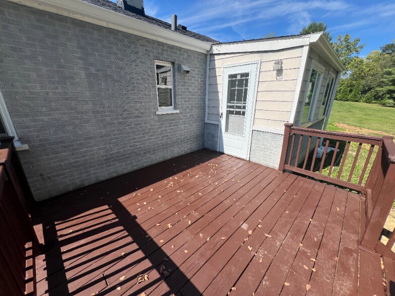 Building Photo - 6416 Walnut Dr