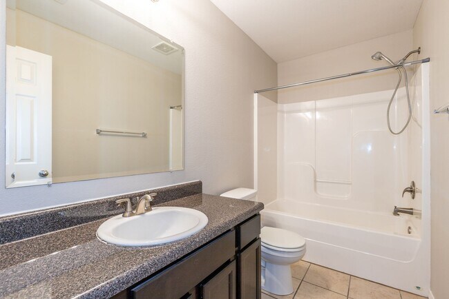 Building Photo - 3 Bed | 2.5 Bath in Broken Arrow!