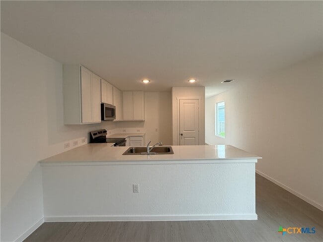 Building Photo - 130 Pastar Fls
