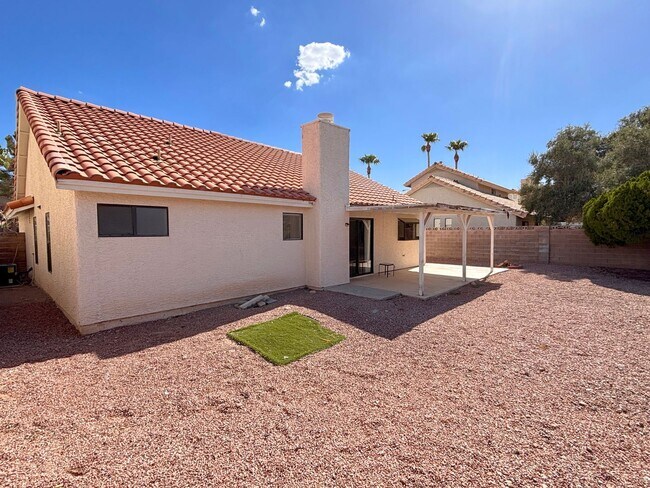 Building Photo - 1588 Yellowwood Dr