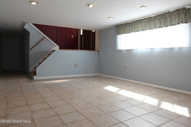 Building Photo - 73 Birchwood Ln