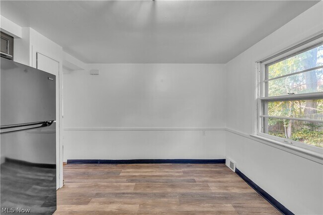 Building Photo - 77 Solon Rd