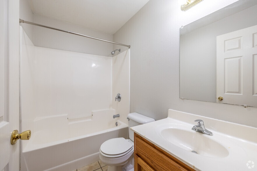 1BR, 1BA - 500SF - Bathroom - 217 Twin Ridge Rd