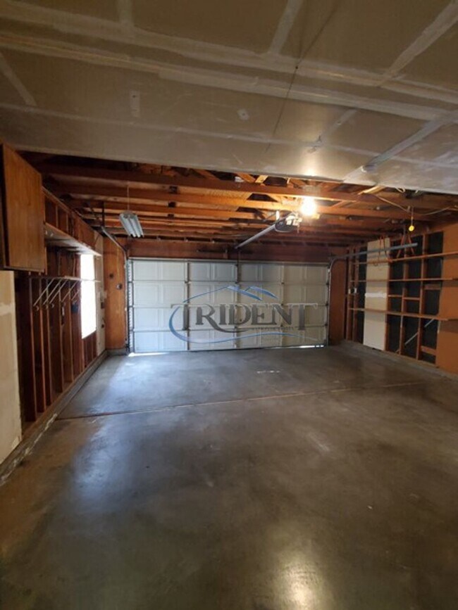 Building Photo - Beautiful Yuba City home on a large lot