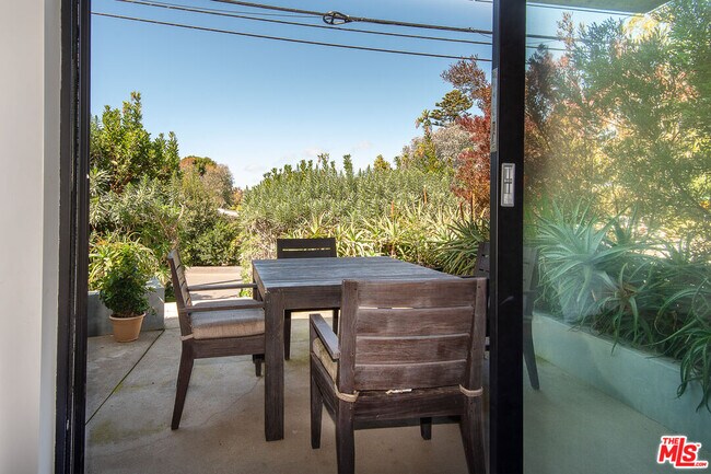 Building Photo - 581 Agate St