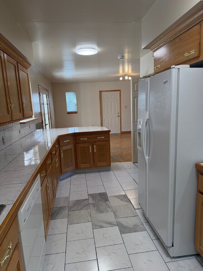 Building Photo - Ranch Style 3 bed, 1-1/2 bath Aurora Home ...