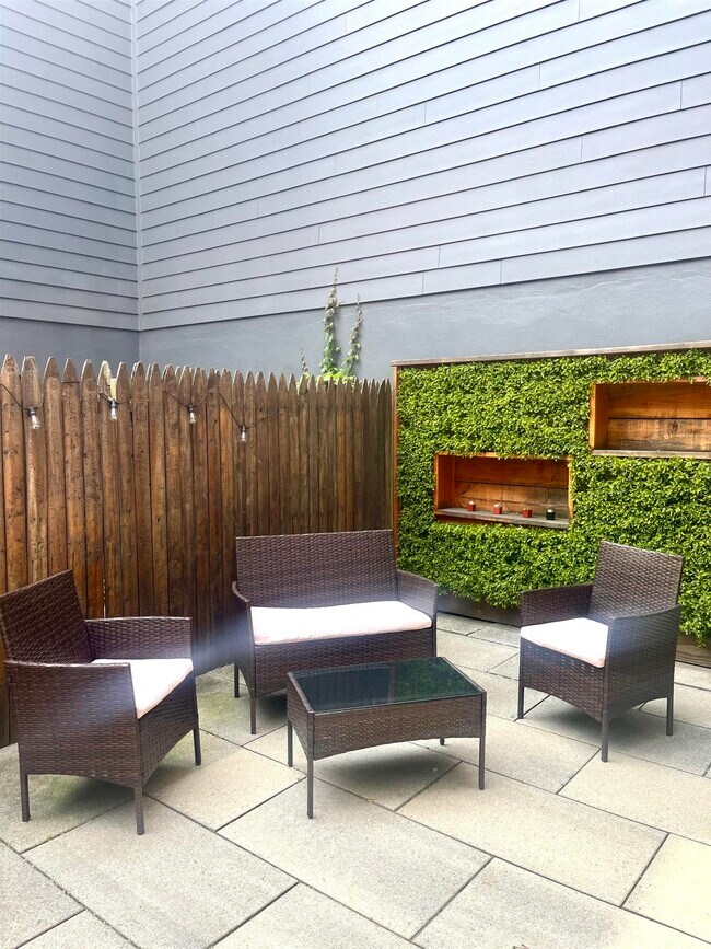 Building Photo - 422 Bloomfield St