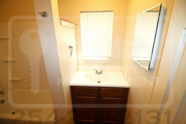 Building Photo - 625 Brook Dr