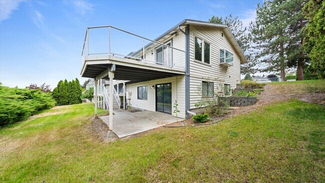 Building Photo - Spacious 4-Level Home with Panoramic Views for Lease – Hills West, South Richland – $2,800/mo