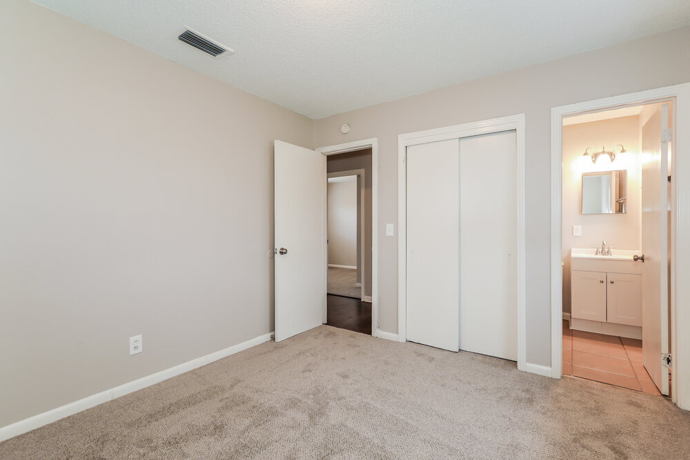 Building Photo - 5664 Hillman Dr