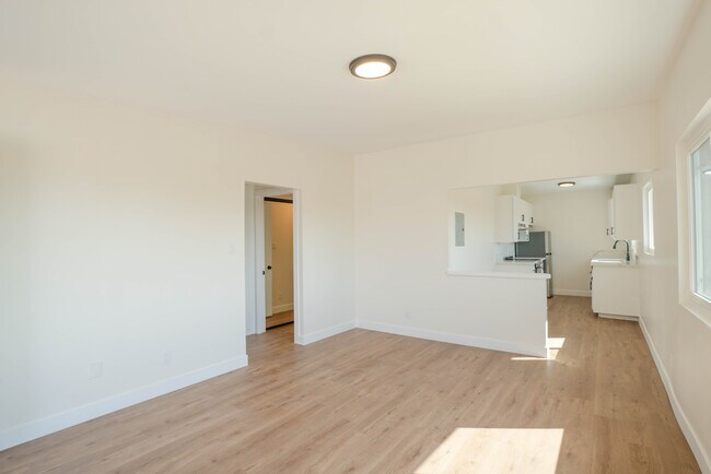 Building Photo - 821 W 167th St