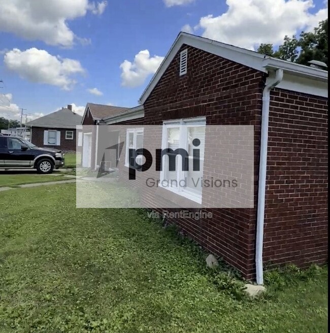 Building Photo - 216 Andrew St