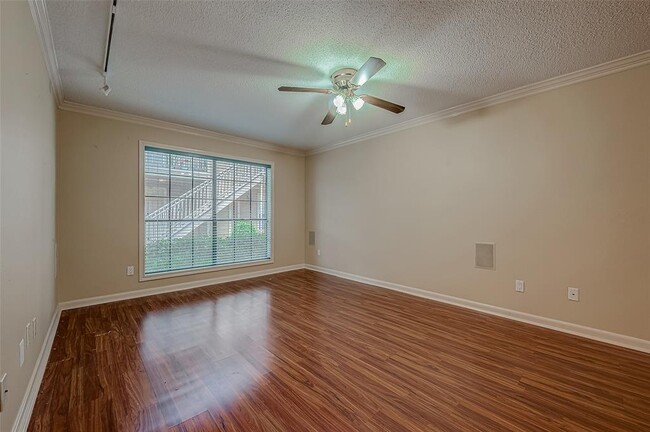 Building Photo - 1311 Antoine Dr