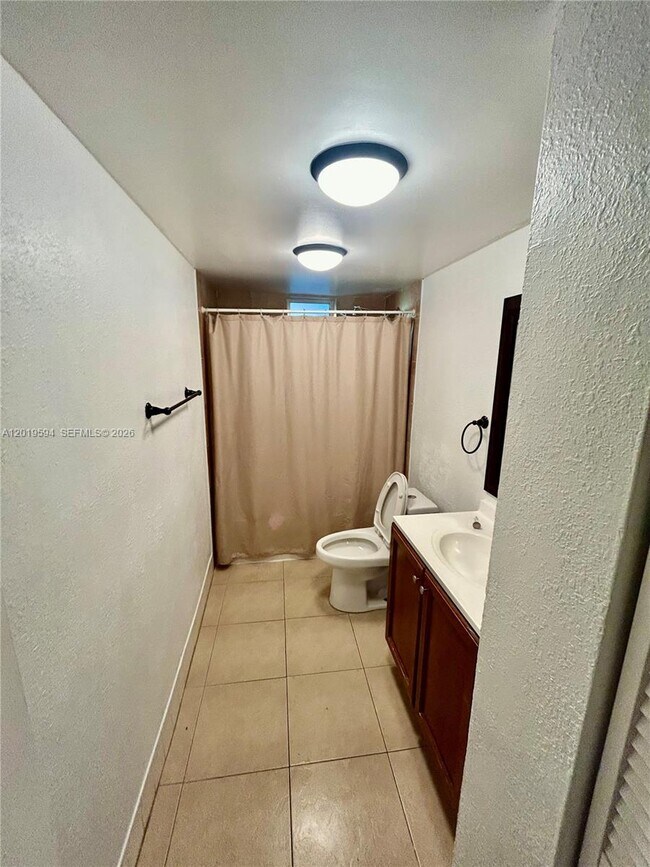Building Photo - 9375 Fontainebleau Blvd