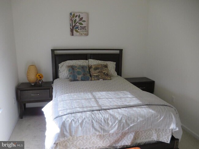 Building Photo - 1710 Featherstone Rd