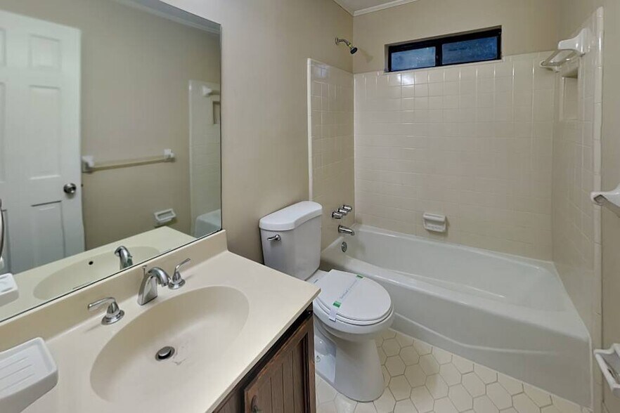 Building Photo - 4122 Deerbrook Way SW
