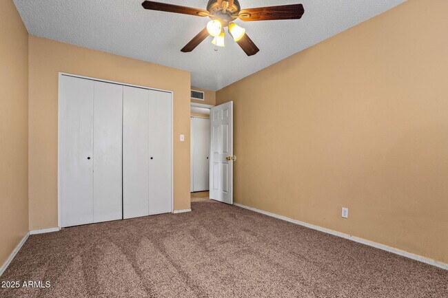 Building Photo - 2534 E Randall Dr