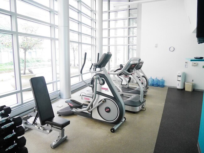 Building Photo - Modern 1-Bedroom Condo in One Independence...