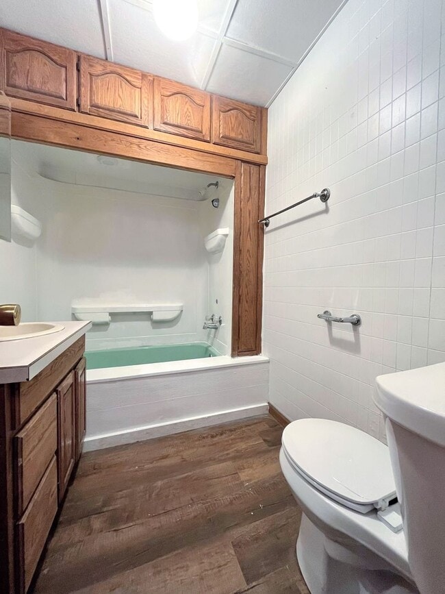 Building Photo - Bungalow Style 3 bed 2 bath home