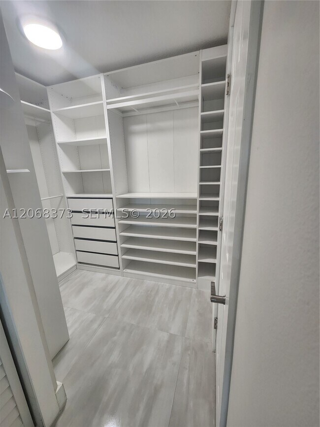 Building Photo - 8550 SW 109th Ave