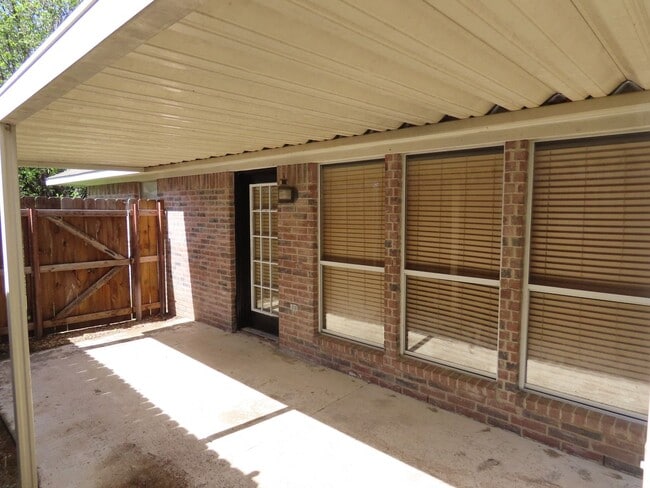 Building Photo - Charming 3 Bedroom, 2 Bath House in Flint-...