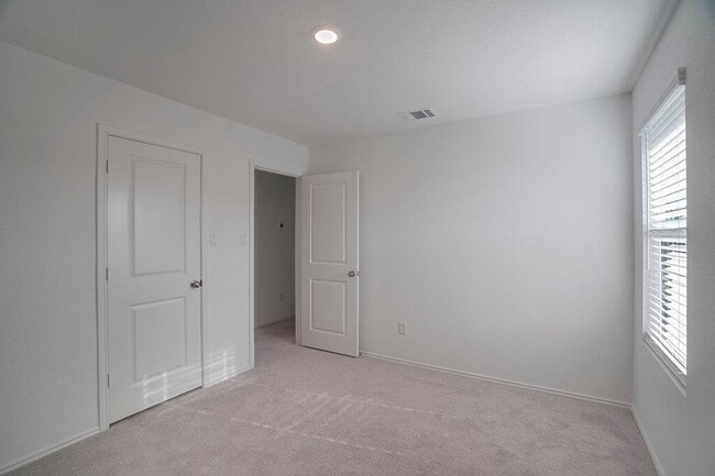 Building Photo - 321 Keefer