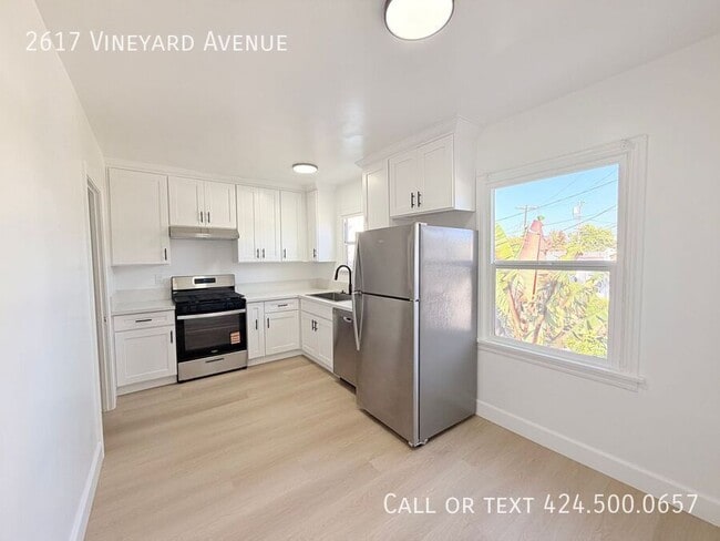 Building Photo - 2617 Vineyard Ave