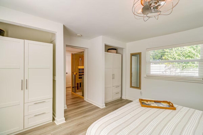 Building Photo - 2042 37th Ave