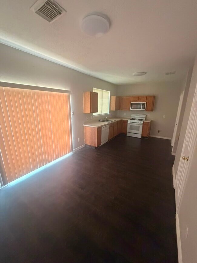 Building Photo - 22018 Willow Shadows Dr