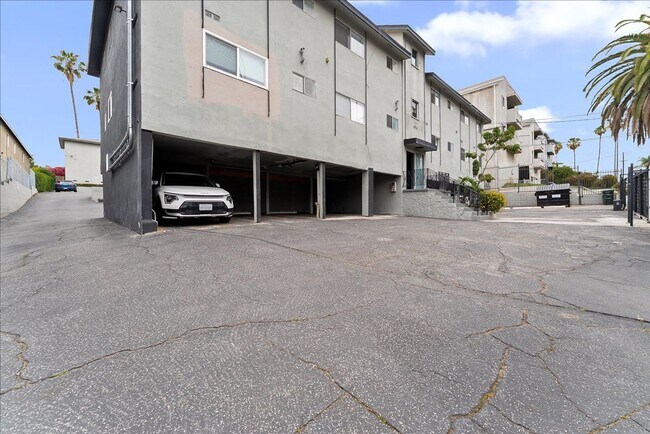 Building Photo - 376 N Ave 57
