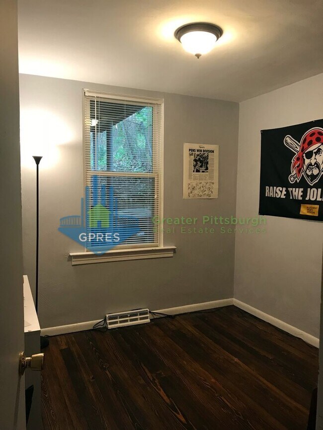 Building Photo - 2-bedroom 1st floor apartment for rent in Oakmont