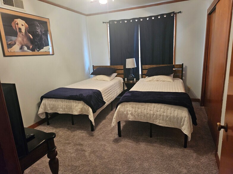 Building Photo - 1857 E Holmes Rd