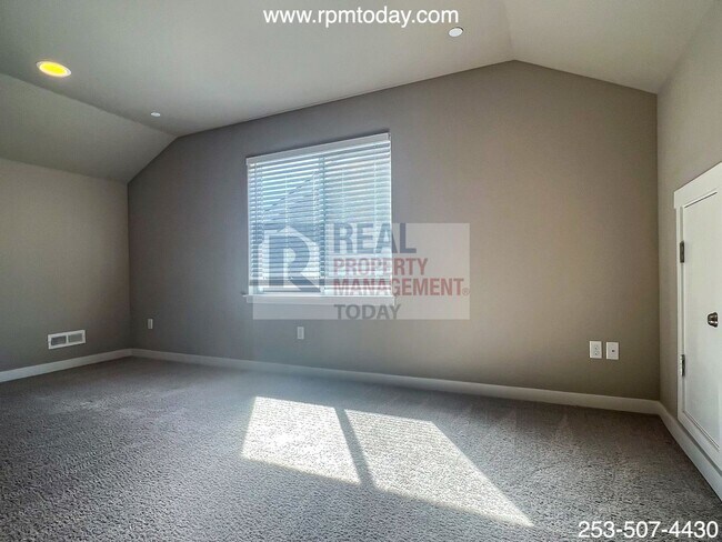 Building Photo - Vincent - 1539-1541 (Rainier Group)