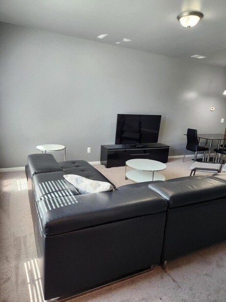 Building Photo - 23668 Northstone Village Dr