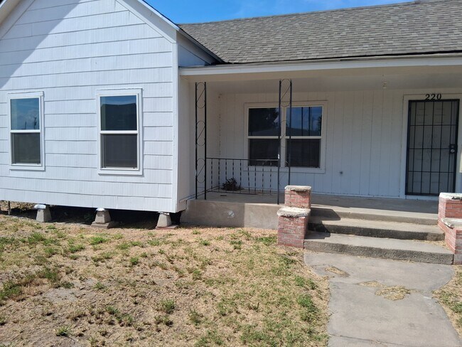 Building Photo - 220 W Kenedy Ave