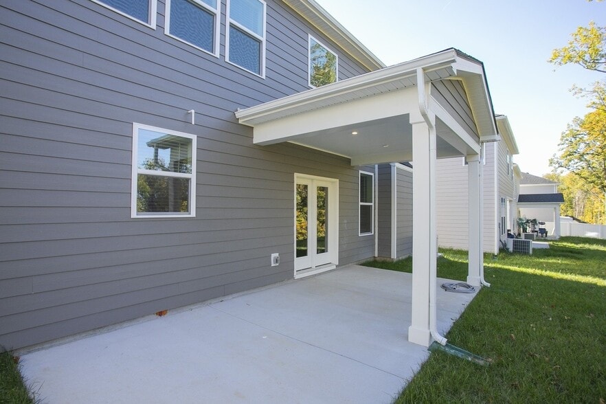 Building Photo - 5370 Bellflower Hls