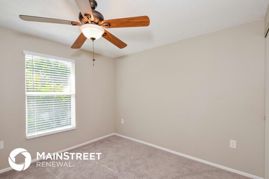 Building Photo - 2827 Marshall Dr