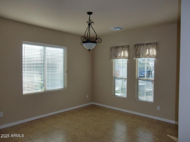 Building Photo - 3535 S Jasmine Dr