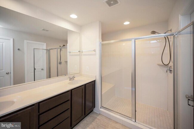 Building Photo - 208 Freesia Ln