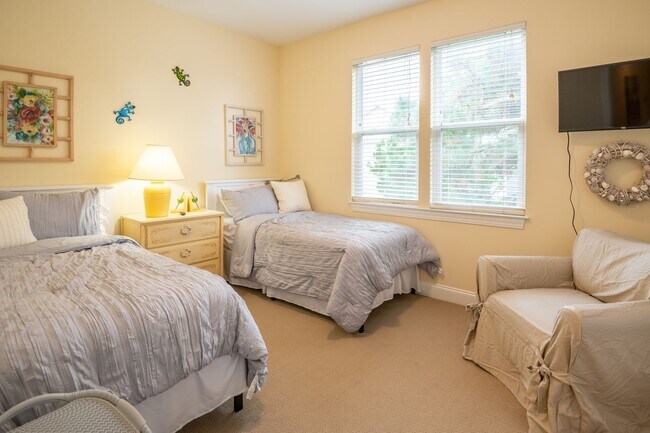 Building Photo - Mellow Yellow @ 1114 Bonito Lane #1