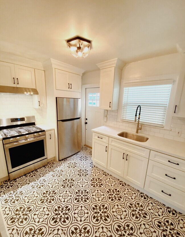 Building Photo - 5715 Genoa St