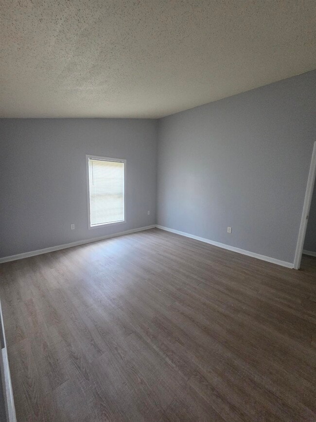 Building Photo - 3347 Clearbrook St
