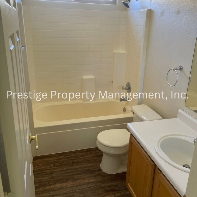 Building Photo - Charming Rita Ranch Home!!!