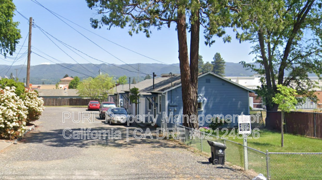 Primary Photo - 743 S Oak St