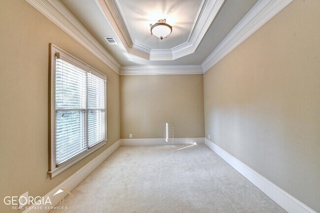 Building Photo - 8920 Doral Dr