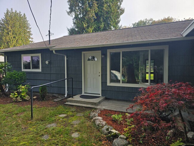 Building Photo - West hill Auburn - Darling 3 bed 1 bath ra...