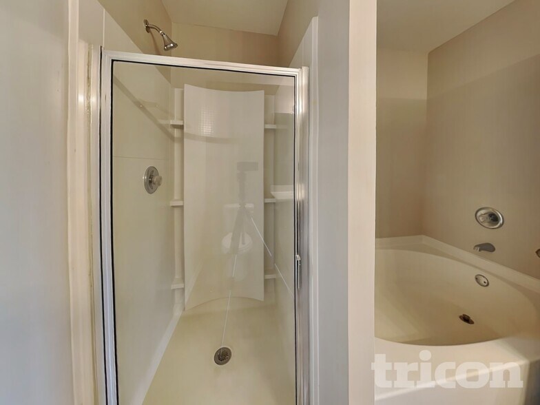 Building Photo - 747 Markham Cir