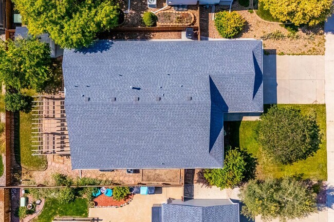 Building Photo - Evolve Real Estate: Meticulously Maintaine...